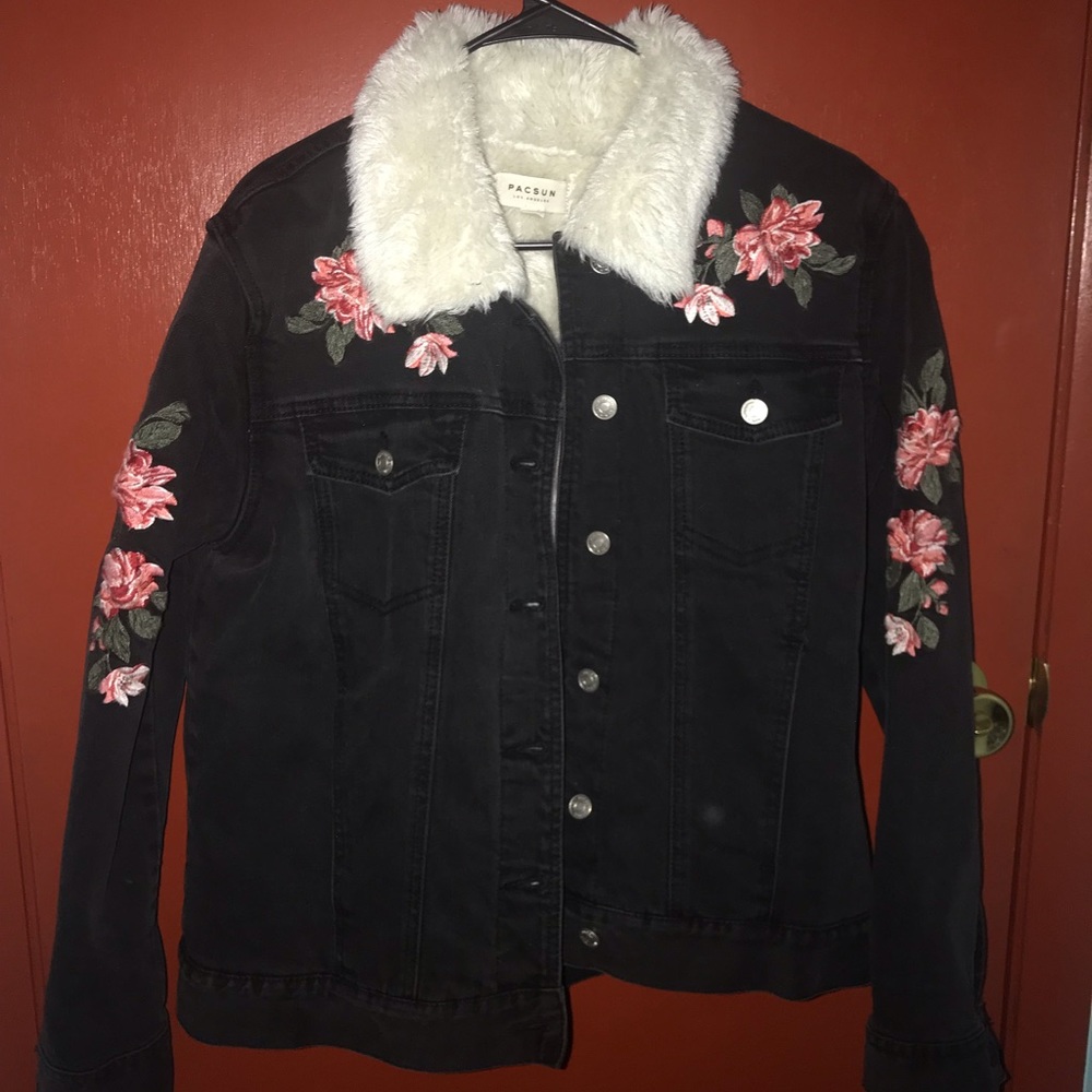 BRAND NEW PACSUN JEAN JACKET W/ FUR AND EMBROIDERY